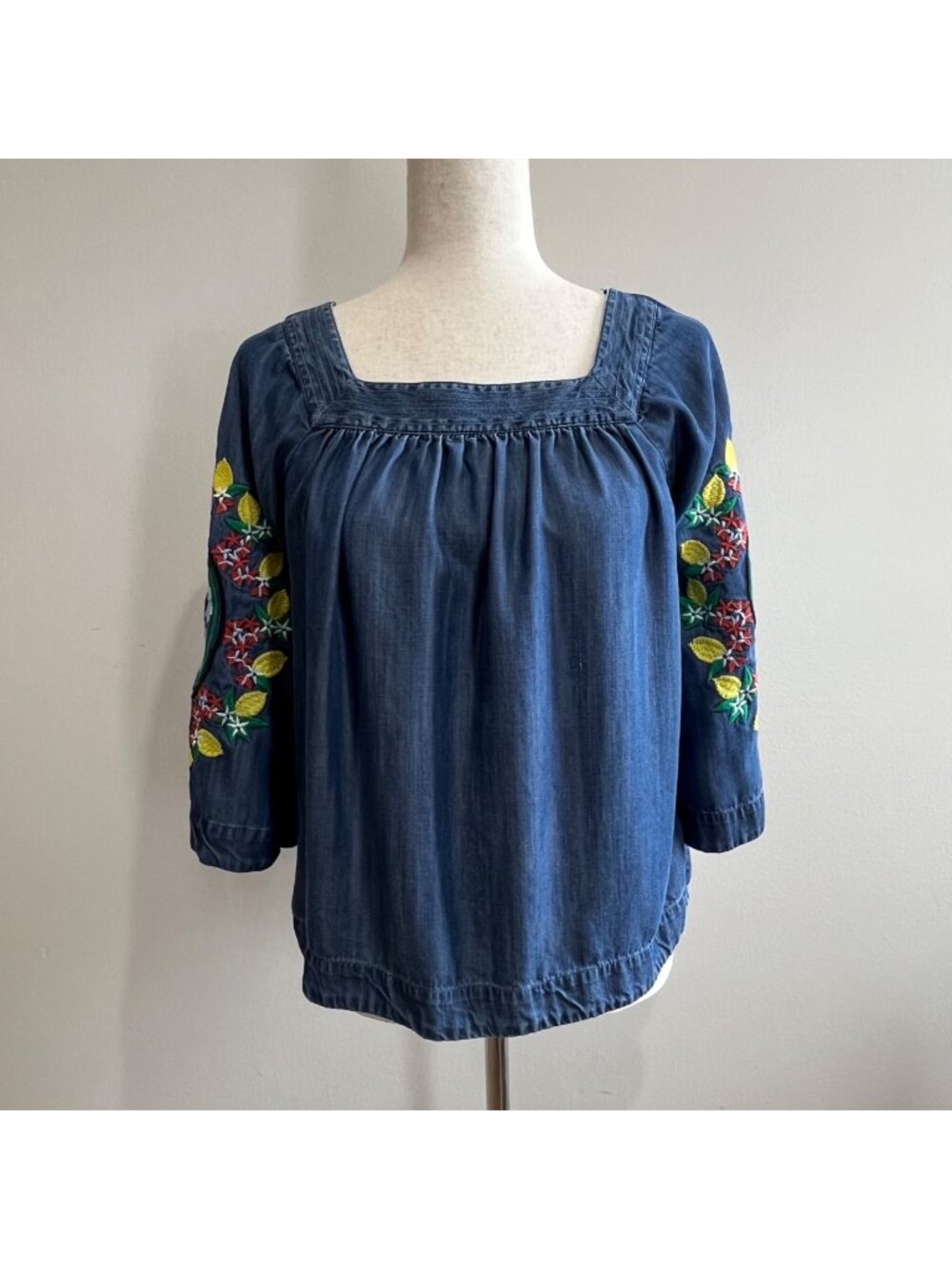 Crown & Ivy Chambray Embroidered Peasant Blouse Womens S Blue 3/4 Sleeve Boho
